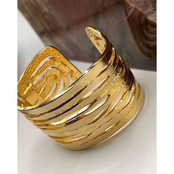 Kenneth Jay Lane Metallic Satin 22k Goldplated Wavy Cutout Wide Cuff - Picture 8 of 11